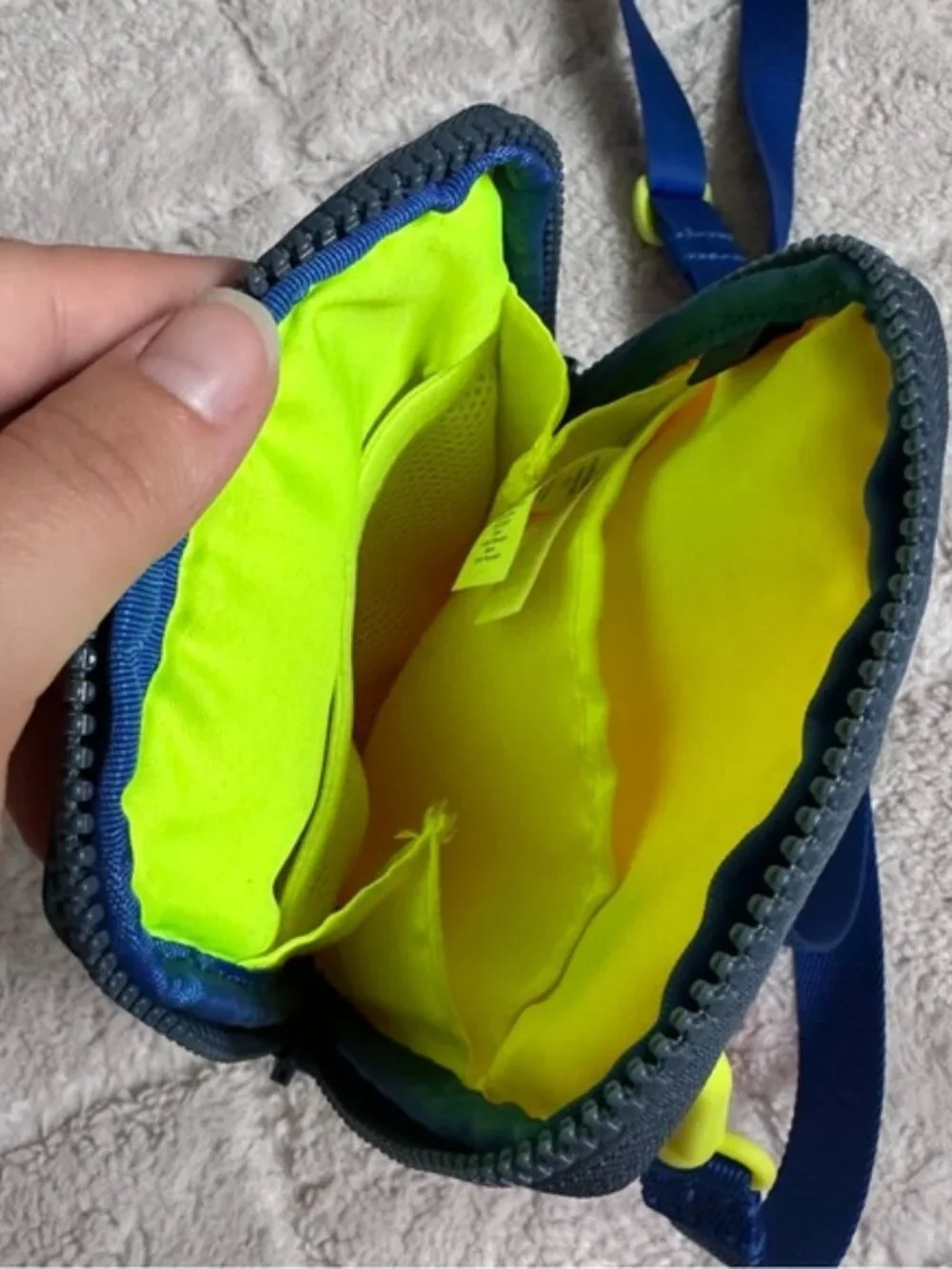 FLAWED | Lululemon | Easy Access Crossbody